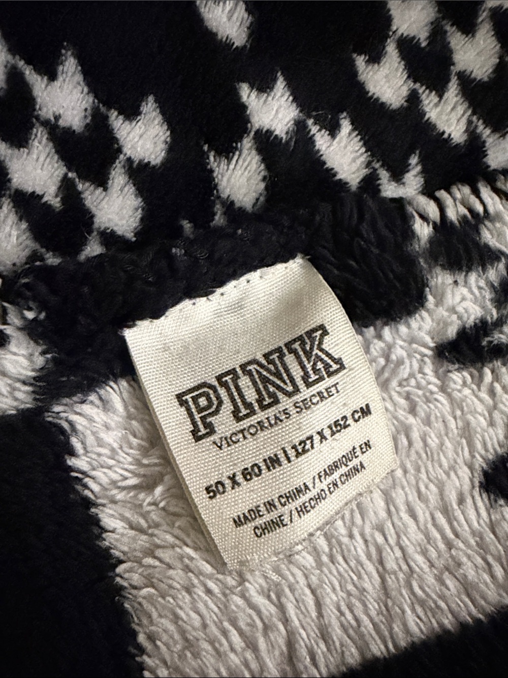 PINK Victoria’s Secret fleece blanket - Picture 2 of 2